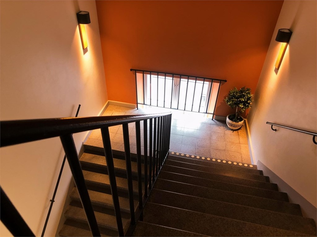 3 errores comunes en la iluminación de escaleras y portales, y cómo solucionarlos