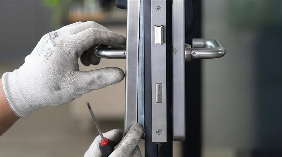 ¿Cómo elegir la mejor cerradura para el portal de tu comunidad de vecinos?