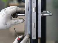 ¿Cómo elegir la mejor cerradura para el portal de tu comunidad de vecinos?